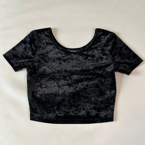 Forever 21 Tops - FOREVER 21 Velvet Black Crop Top